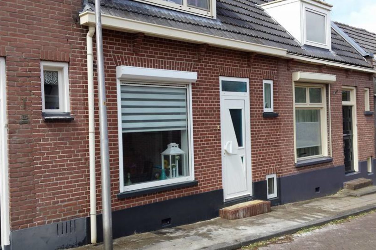 Gevelrestauratie tussenwoning in Genemuiden