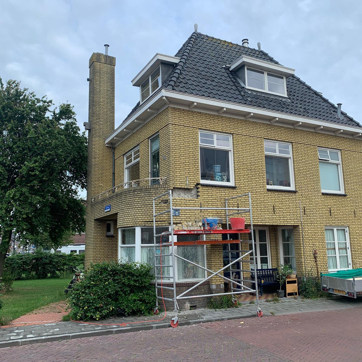 Scheurherstel portierswoning in Kampen door Voegbedrijf Heldoorn
